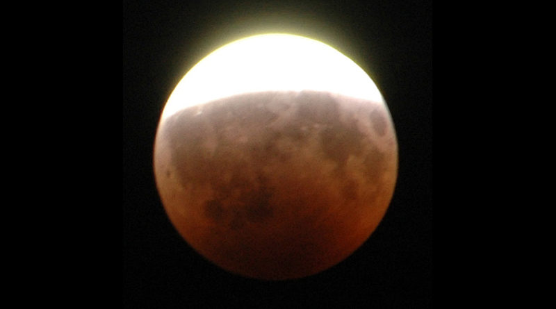 Mond: Partielle Halbschattenfinsternis - Bild: Eporun at de.wikipedia - Eigenes Werk, CC BY-SA 3.0 de, https://commons.wikimedia.org/w/index.php?curid=15581213