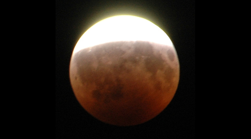 Mond: Partielle Halbschattenfinsternis - Bild: Eporun at de.wikipedia - Eigenes Werk, CC BY-SA 3.0 de, https://commons.wikimedia.org/w/index.php?curid=15581213