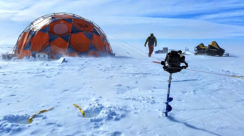 Das Camp in der „Patriot Hills Blue Ice Area“, von wo aus die Wissenschaftler die Proben zogen. © AntarcticScience.com